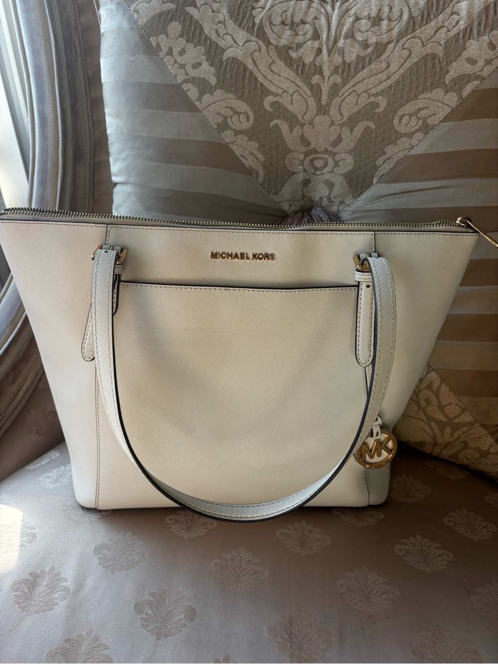 Micheal Kors White Tote Bag